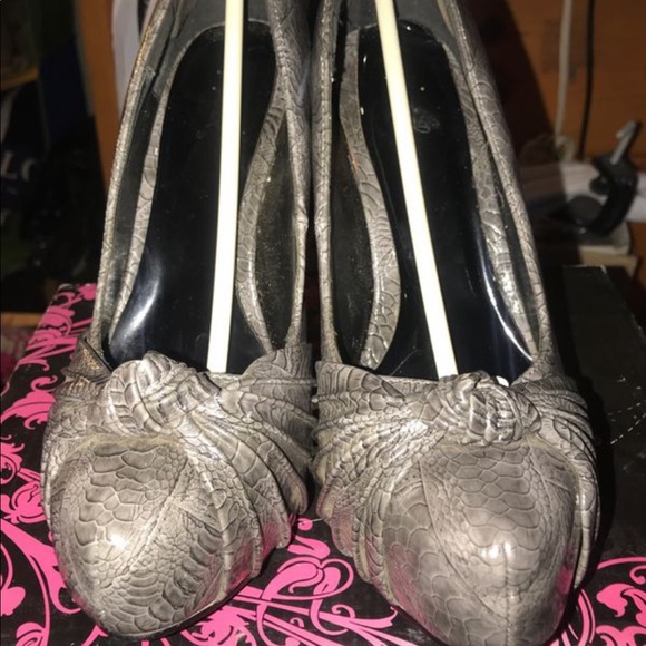 Grey snake heels. Pumps. Platforms - Picture 2 of 4